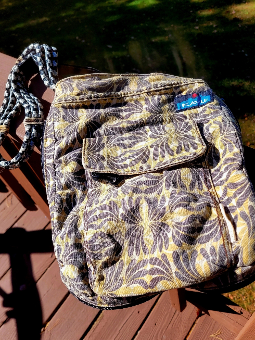 KAVU Women's Yellow & Gray Floral Crossbody Expandable Bag